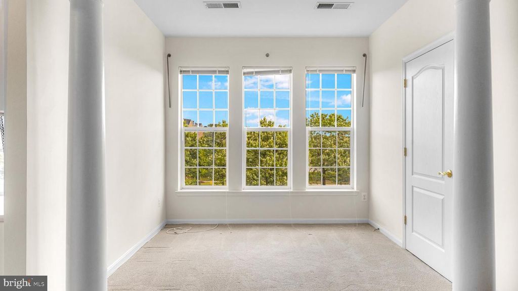 Image 11 of property listing at 8621 FLUTTERING LEAF TRL TRL #403, Odenton, MD 21113