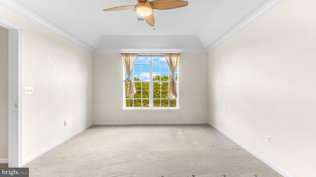 Image 12 of property listing at 8621 FLUTTERING LEAF TRL TRL #403, Odenton, MD 21113