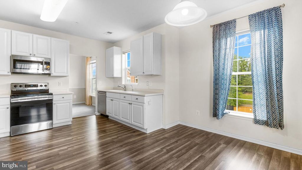 Image 18 of property listing at 8621 FLUTTERING LEAF TRL TRL #403, Odenton, MD 21113