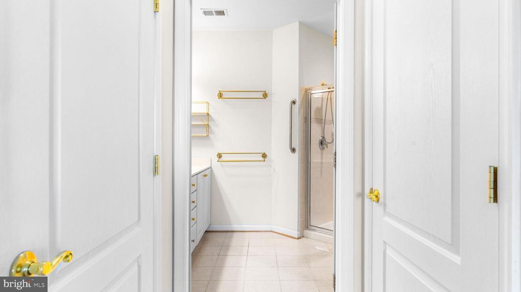 Image 22 of property listing at 8621 FLUTTERING LEAF TRL TRL #403, Odenton, MD 21113