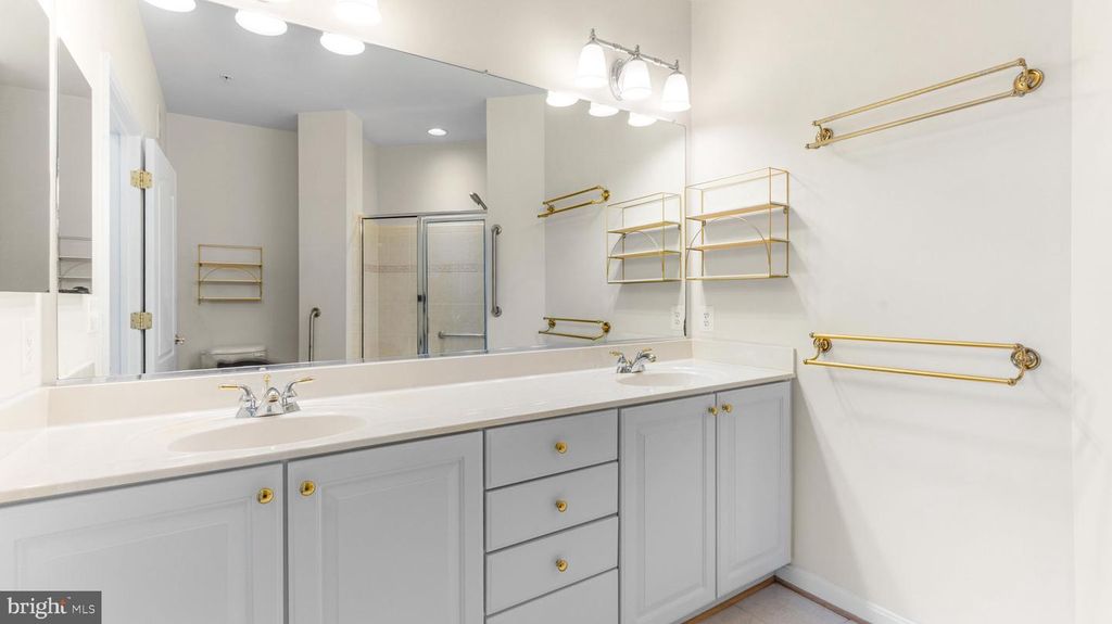 Image 23 of property listing at 8621 FLUTTERING LEAF TRL TRL #403, Odenton, MD 21113