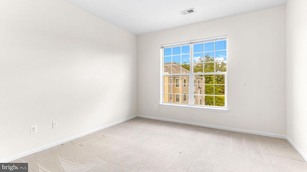 Image 27 of property listing at 8621 FLUTTERING LEAF TRL TRL #403, Odenton, MD 21113