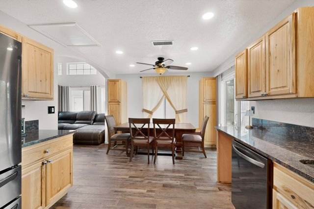 1027 Parkland View Drive NW, Albuquerque, NM 87120