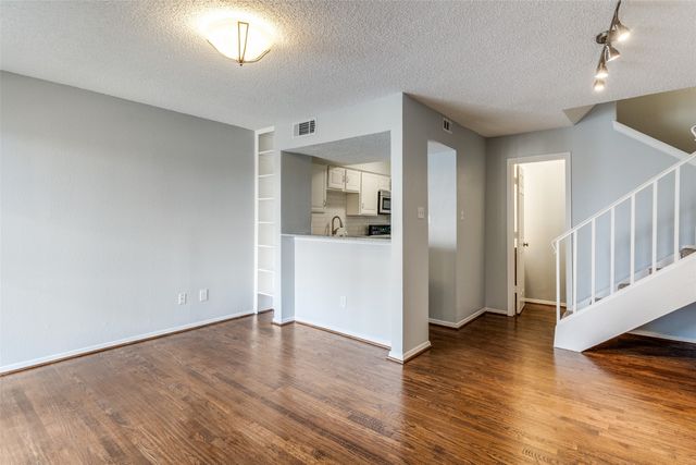 5757 E University Boulevard 22T, Dallas, TX 75206