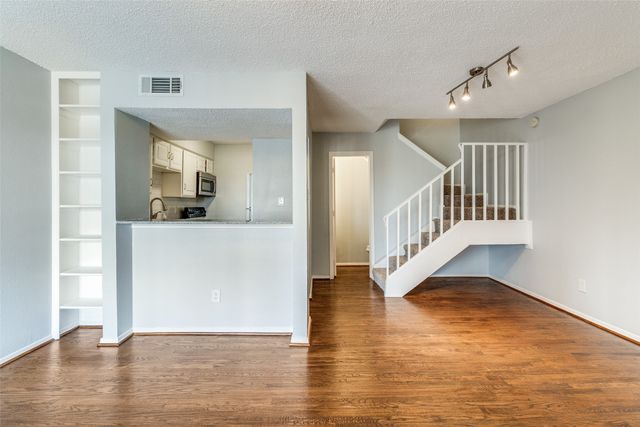 5757 E University Boulevard 22T, Dallas, TX 75206