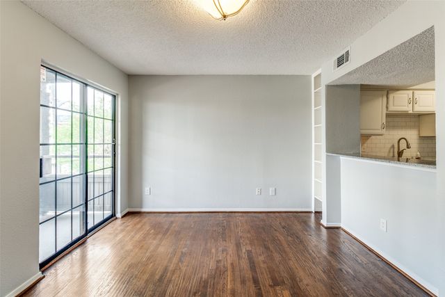 5757 E University Boulevard 22T, Dallas, TX 75206