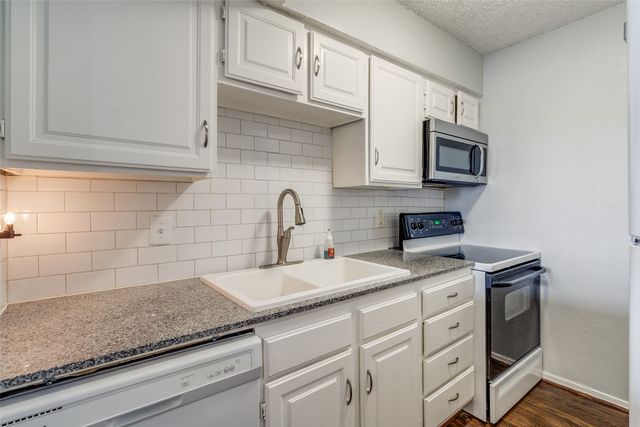 5757 E University Boulevard 22T, Dallas, TX 75206
