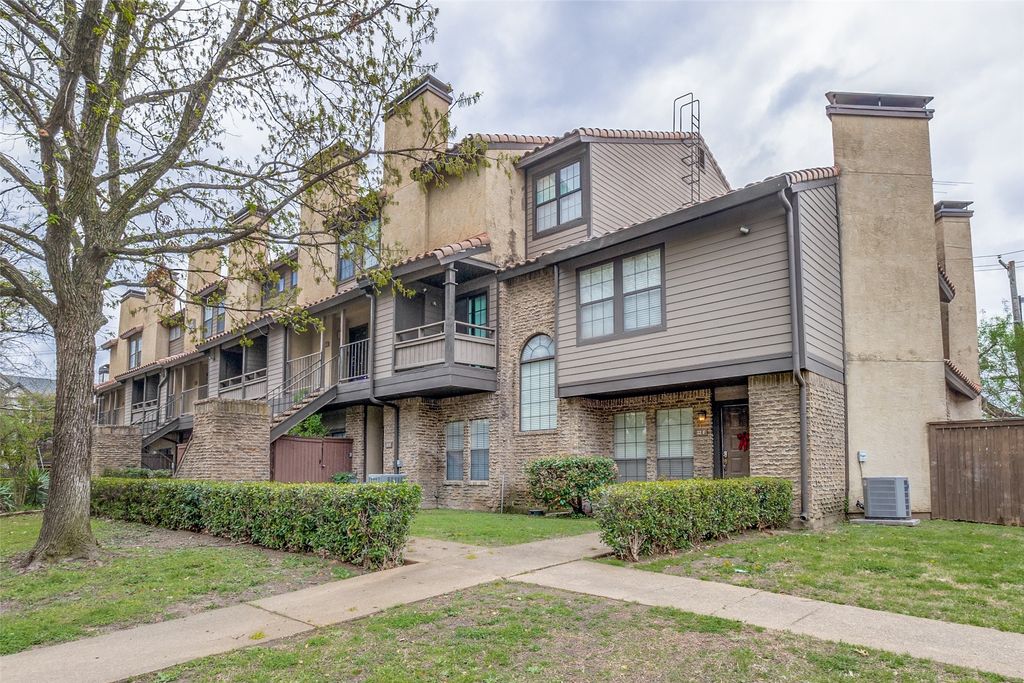 5757 E University Boulevard 22T, Dallas, TX 75206