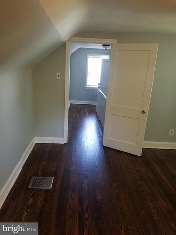 215 W 3RD ST, Palmyra, NJ 08065