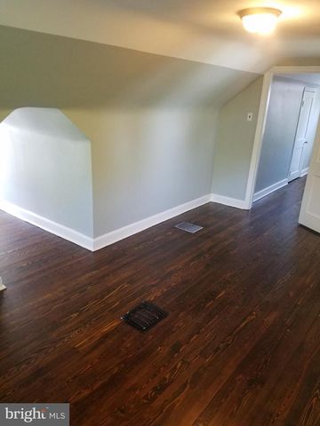 215 W 3RD ST, Palmyra, NJ 08065