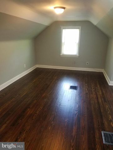 215 W 3RD ST, Palmyra, NJ 08065
