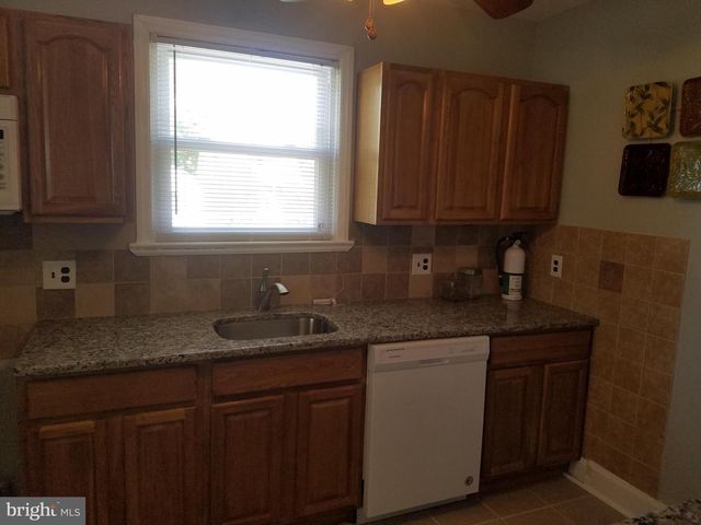 215 W 3RD ST, Palmyra, NJ 08065