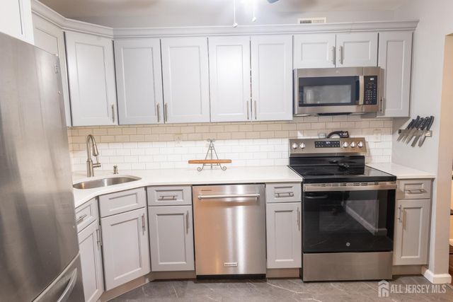 13 Mine Road, Jamesburg, NJ 08831