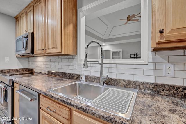 12108 Sentimental Ln, Louisville, KY 40229