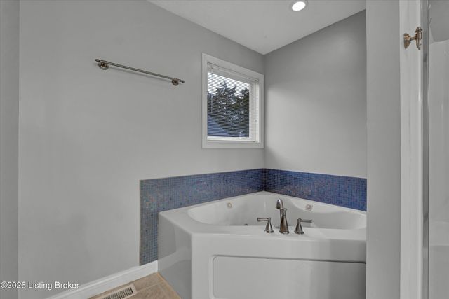 12108 Sentimental Ln, Louisville, KY 40229