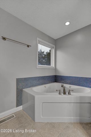 12108 Sentimental Ln, Louisville, KY 40229