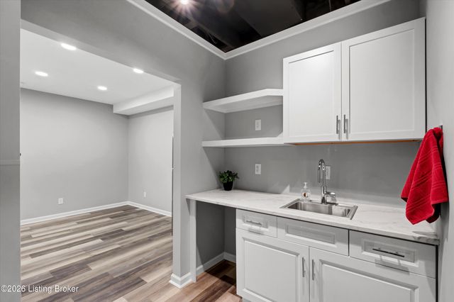 12108 Sentimental Ln, Louisville, KY 40229