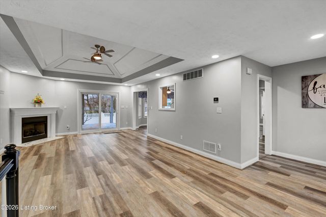 12108 Sentimental Ln, Louisville, KY 40229