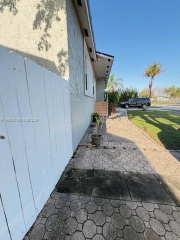 9770 SW 210th St, Cutler Bay, FL 33189