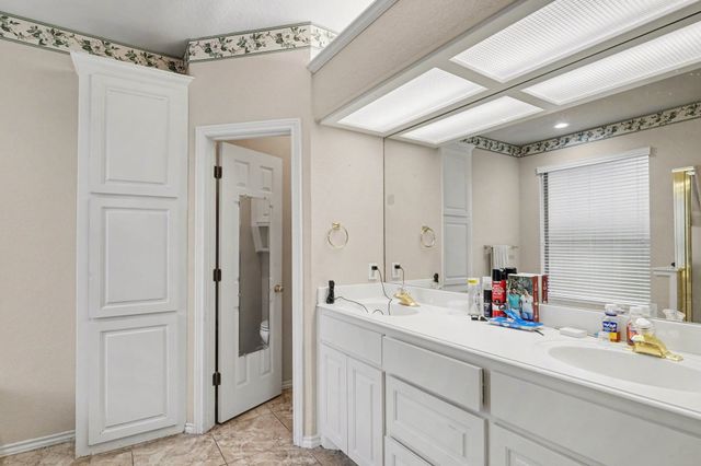 1230 Woodland Park Drive, Hurst, TX 76053