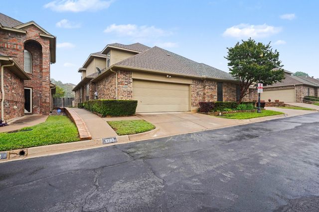 1230 Woodland Park Drive, Hurst, TX 76053