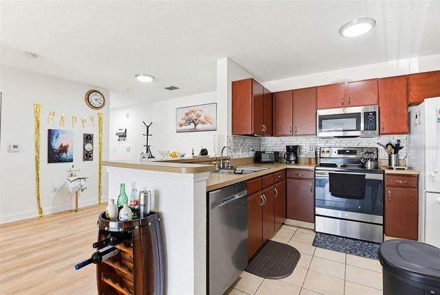 940 VILLAGE TRAIL 6-103, Port Orange, FL 32127