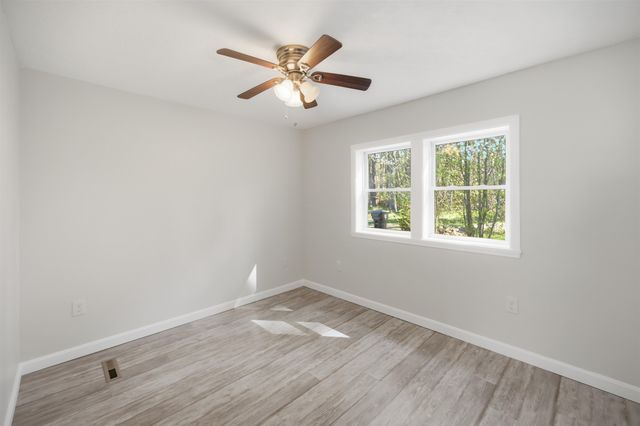 31 Page Rd Trlr 14, Litchfield, NH 03052