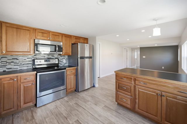31 Page Rd Trlr 14, Litchfield, NH 03052