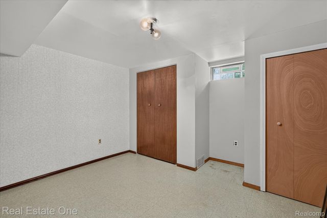 6039 Fish Lake Road, Highland Charter Township, MI 48442