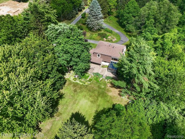 6039 Fish Lake Road, Highland Charter Township, MI 48442