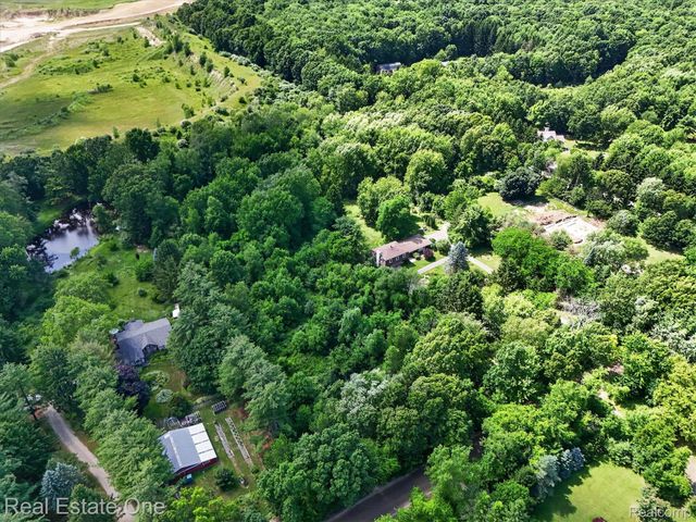 6039 Fish Lake Road, Highland Charter Township, MI 48442