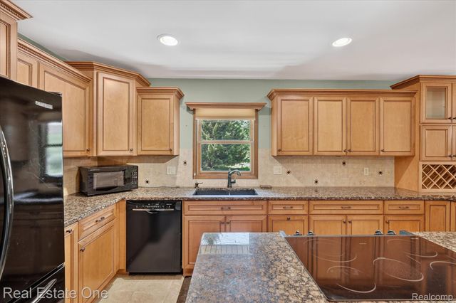 6039 Fish Lake Road, Highland Charter Township, MI 48442