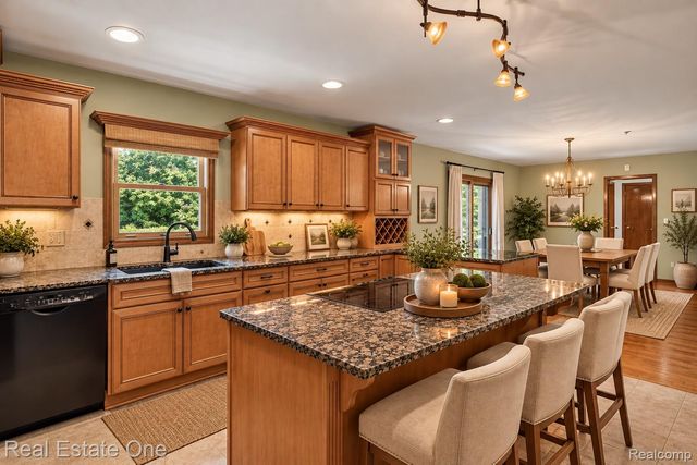 6039 Fish Lake Road, Highland Charter Township, MI 48442