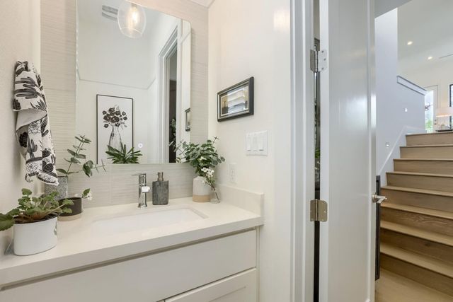 215 Honey Creek CT, Austin, TX 78738