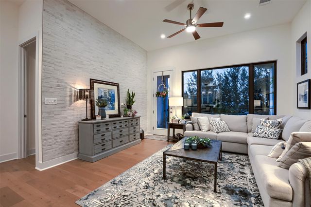 215 Honey Creek CT, Austin, TX 78738