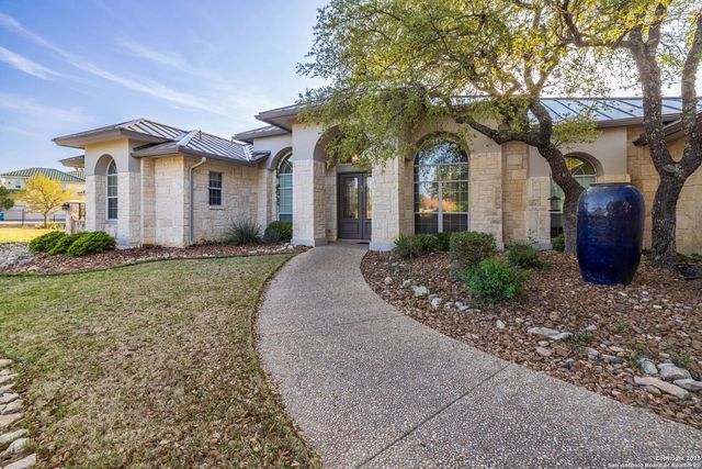 302 PARADISE POINT DR, Boerne, TX 78006