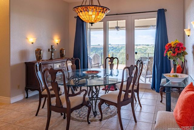 302 PARADISE POINT DR, Boerne, TX 78006
