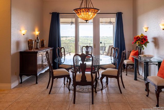 302 PARADISE POINT DR, Boerne, TX 78006