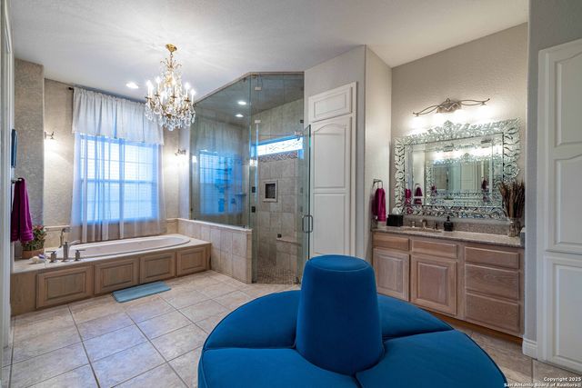 302 PARADISE POINT DR, Boerne, TX 78006
