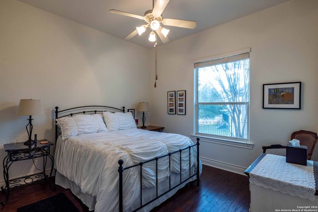 302 PARADISE POINT DR, Boerne, TX 78006