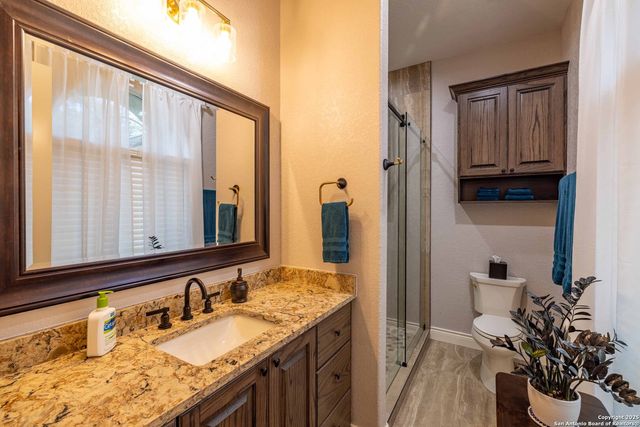 302 PARADISE POINT DR, Boerne, TX 78006