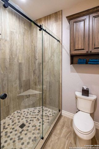 302 PARADISE POINT DR, Boerne, TX 78006
