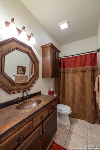 302 PARADISE POINT DR, Boerne, TX 78006