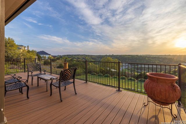 302 PARADISE POINT DR, Boerne, TX 78006