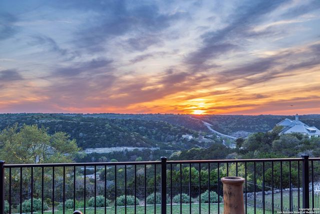 302 PARADISE POINT DR, Boerne, TX 78006