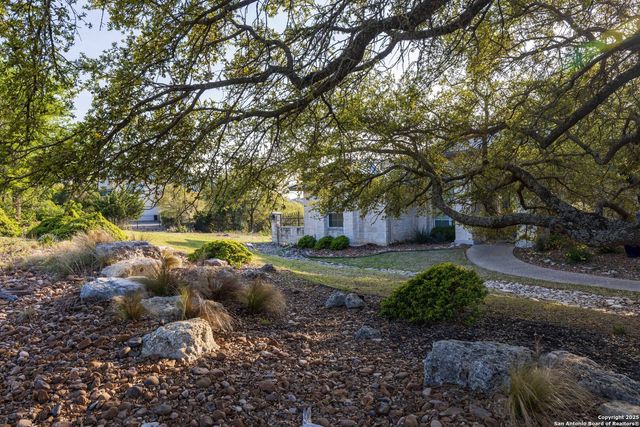302 PARADISE POINT DR, Boerne, TX 78006