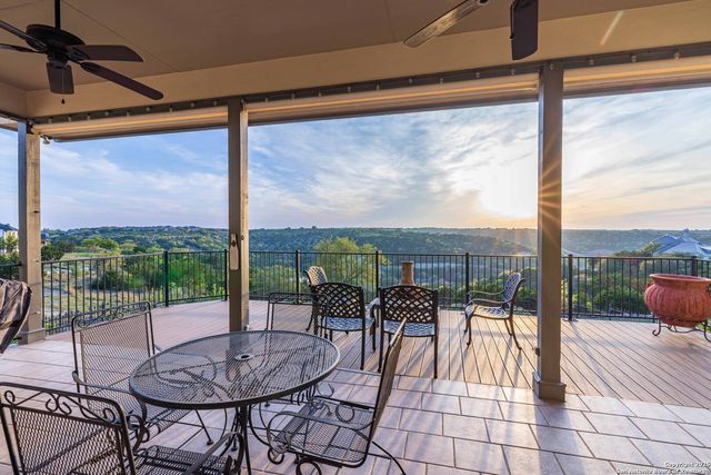 302 PARADISE POINT DR, Boerne, TX 78006