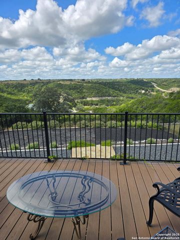 302 PARADISE POINT DR, Boerne, TX 78006