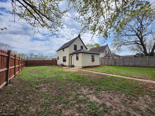 919 Warner Avenue, South Saint Paul, MN 55075