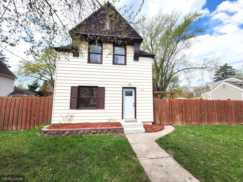 919 Warner Avenue, South Saint Paul, MN 55075